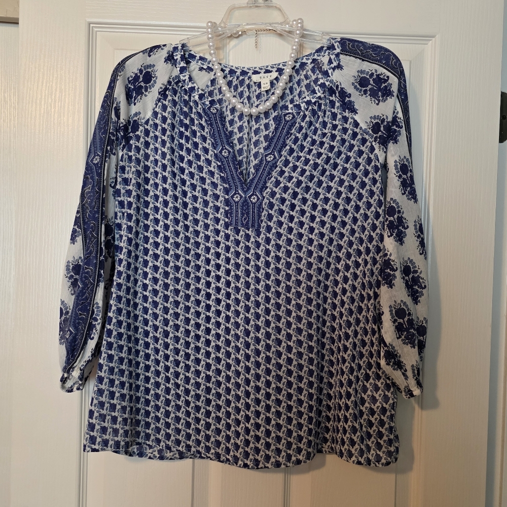 Joie Soft Blue and White Tissue Weight Women's Top/Blouse Sz XS